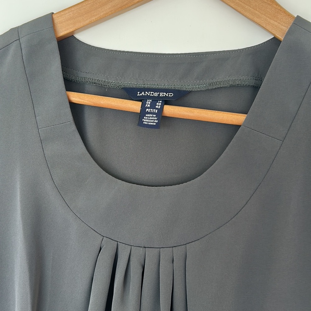 NWOT Lands End Cap Sleeve Pleated Blouse - Picture 3 of 7